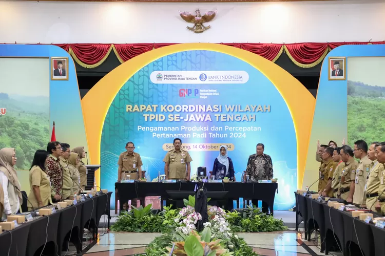 PJ Gubernur Jateng Nana Sudjana saat Rapat Koordinasi Pengamanan Produksi dan Percepatan Pertanaman Padi. (Humas Jateng)