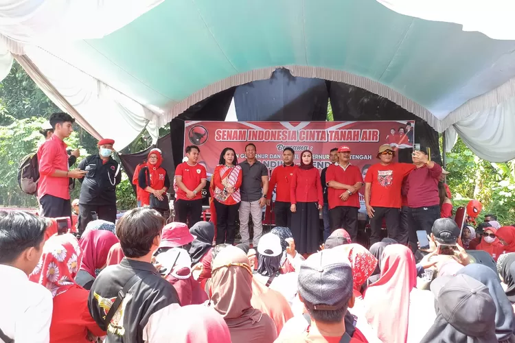 Calon Gubernur Jawa Tengah Andika Perkasa saat hadir di Kabupaten Kendal di rumah pemenangan Desa Tamangede Gemuh Rabu 16 oktober 2024.  (edi prayitno/kontributor Kendal)