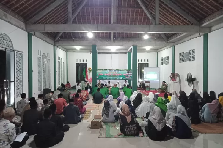 Istighosah dalam rangka Hari Santri Nasional 2024 di Gedung MWC NU Kasela.  (dokumen)