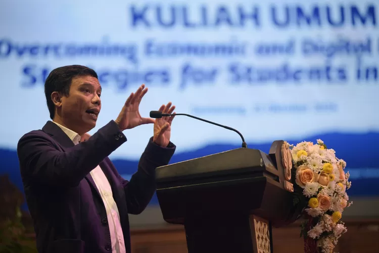 Direktur Utama PT Bank Tabungan Negara (Persero) Tbk Nixon LP Napitupulu memberikan kuliah umum bertajuk &ldquo;Overcoming Economic and Digital Disruptions: Strategies for Students in the Era&rdquo; di Unnes, Semarang. (Dok BTN.)