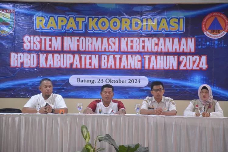 Kepala Pelaksana BPBD Batang, Ulul Azmi, saat membuka rapat koordinasi di Hotel Sendang Sari Batang, Rabu 23 Oktober 2024.