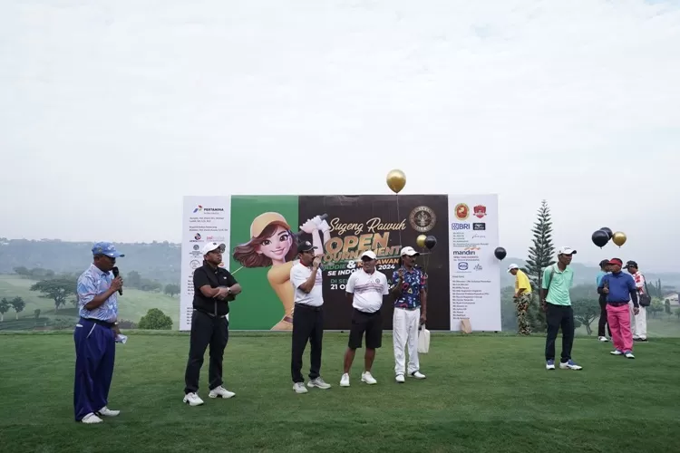 Pembukaan Open Tournament Golf Caddy dan Karyawan di Semarang Royale Golf Gombel.  (Royal Golf)
