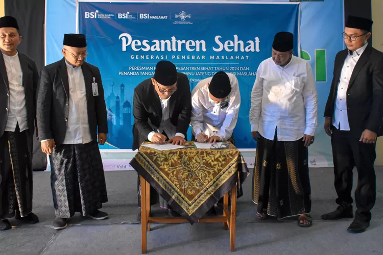 Penandatanganan kerjasama RMI PWNU Jawa Tengah program Pesantren Sehat .  (dokumen)