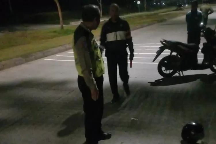 Polisi sedang melakukan Olah TKP kecelakaan di BSB Semarang yang menimbulkan korban meninggal dunia.  (Istimewa)