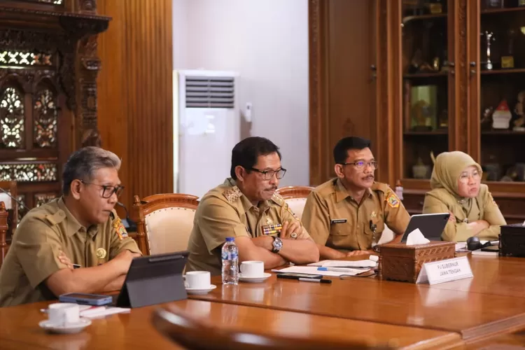 PJ Gubernur Jateng Nana Sudjana saat paparan penilaian IGA 2024 di Jepara. Jateng kirim dua inovasi unggulan dalam IGA 2024. (Humas Jateng)