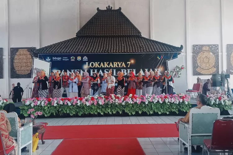 Kegiatan Loka Karya 7 di Gedung Pertemuan Ponpes Selamat Sri Kabupaten Kendal.  (edi prayitno/kontributor Kendal)