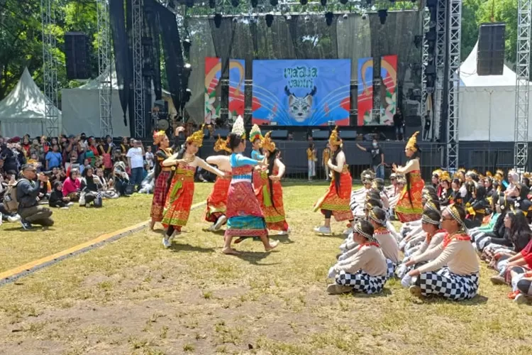  SMAN 3 Bandung Gelar Festival Budaya 'Madjavantri'
