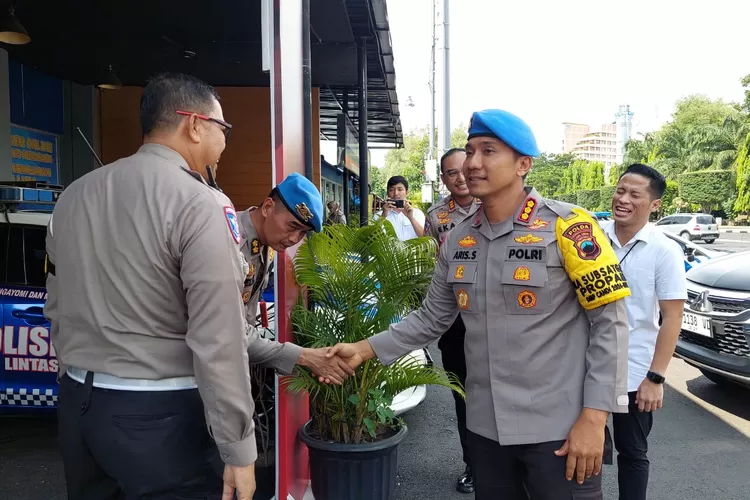 Kabid Propam Polda Jateng Bersama Dandenpom Kota Semarang Cek Posko Netralitas di Simpang Lima, Pastikan TNI-Polri dan Penyelenggara Pemilu Jaga Netralitas. (dok Humas Polda Jateng.)