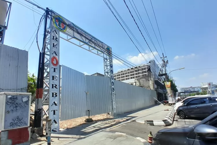 Eks gedung bersejarah di Jalan Pemuda Semarang yang jadi tempat pembacaan Proklamasi kini sudah rata dengan tanah karena hendak dibangun.  (Ayosemarang.com/ Audrian Firhannusa)