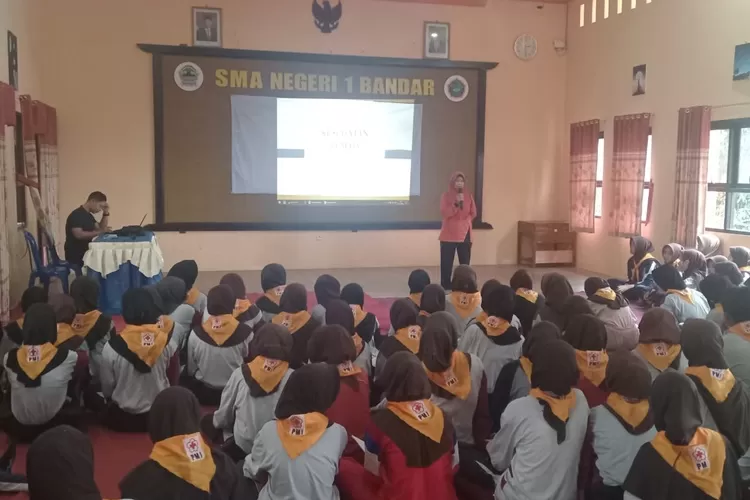 Sosialisasi dan pembentukan duta sehat program sekolah sehat di SMAN 1 Bandar, Batang, Senin 11 November 2024  (Muslihun/Kontributor Batang)