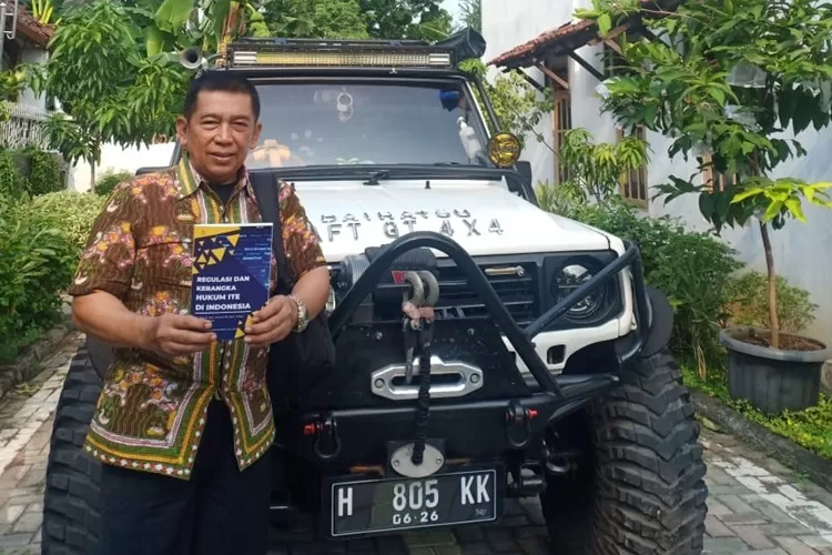 Kaprodi Magister Hukum USM Luncurkan Buku Hukum ITE di Indonesia