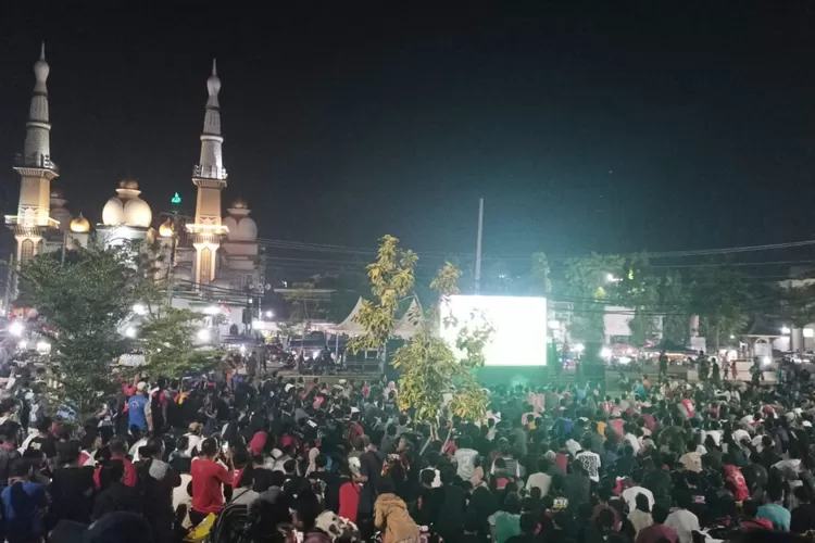 &nbsp;  Kemeriahan Nonton Bareng Timnas Indonesia melawan Jepang di RTH Kaliwungu Jumat 15 november 2024 malam.  (edi prayitno/kontributor Kendal)