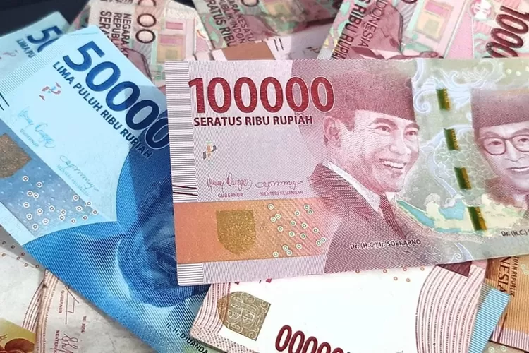 Daerah UMK Tertinggi di Jawa Timur dan Jawa Tengah (freepik)
