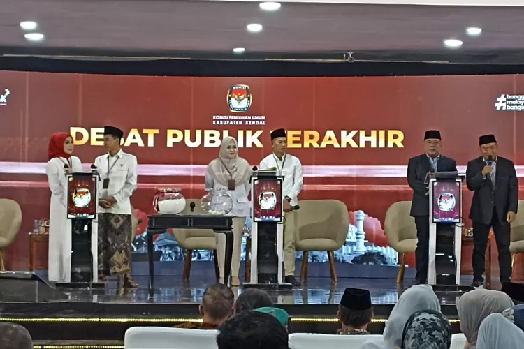 Debat publik terakhir Pilkada Kendal tahun 2024 Senin 18 november 2024 yang disiarkan langsung iNews.  (edi prayitno/kontributor Kendal  &nbsp;)