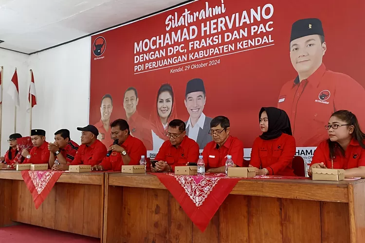 Jumpa pers pengurus DPC PDI perjuangan terkait putusan MK nomor 136/PUU-XXII/2024 di kantor DPC Selasa 19 november 2024.  (edi prayitno/kontributor Kendal)