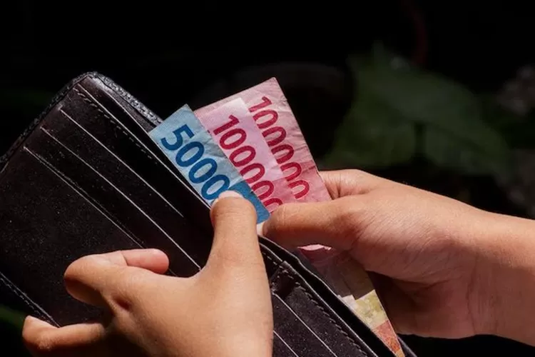 Ilustrasi kenaikan UMK di kota dan kabupaten di Jawa Tengah senilai 6,5 persen (freepik)