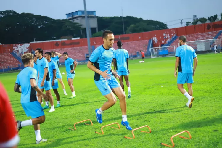 Official training PSIS jelang lawan Persik Kediri. Lawan Kediri jadi ujian buat PSIS jika ingin putus tren negatif. (PSIS)