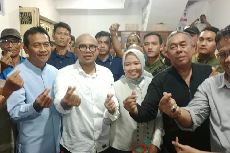Paslon Bupati dan Wakil Bupati Batang M Faiz Kurniawan dan Suyono rayakan kemenangan (Muslihun)