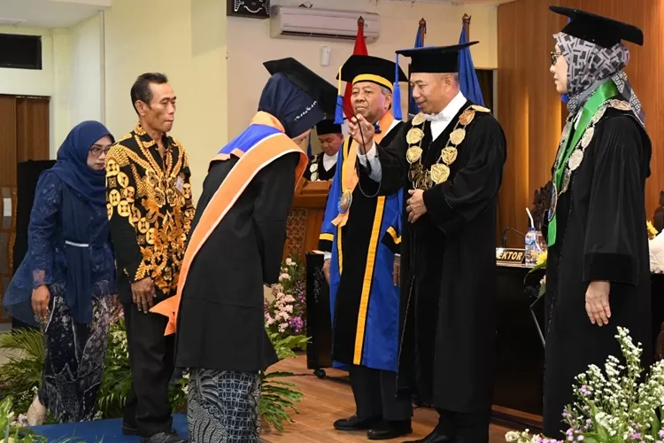 Dika Salma Laili Dinobatkan Jadi Wisudawan Terbaik USM