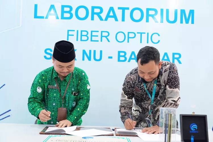  PLN Icon Plus SBU Regional Jawa Bagian Tengah menjalin kerja sama kelas industri untuk jurusan Teknik Komputer dan Jaringan (TKJ) di SMK NU Bandar, Kabupaten Batang.  (dok PLN Icon Pus.)