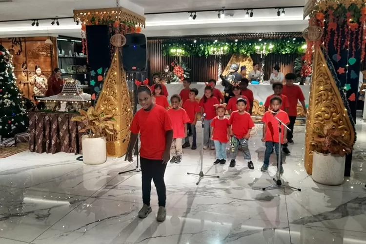 Penyambutan natal dan tahun baru di Hotel Metro Park View Semarang. Sepanjang natal dan tahun baru ada banyak promo penginapan dan dinner.  (Ayosemarang.com/ Audrian Firhannusa)