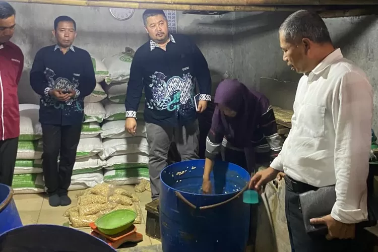 Rektor USM Kunjungi UMKM di Kelurahan Plombokan Semarang