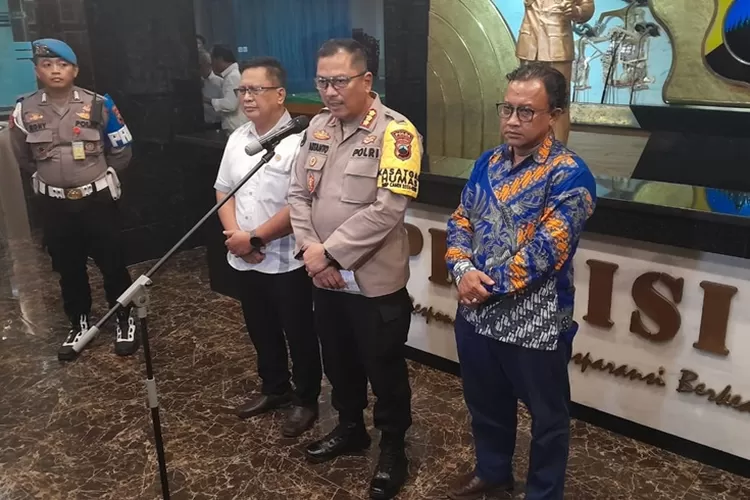 Kabidhumas Polda Jateng Kombes Artatnto menyampaikan jika Aipda Robig statusnya dinaikan menjadi tersangka.  (Ayosemarang.com/ Audrian Firhannusa)