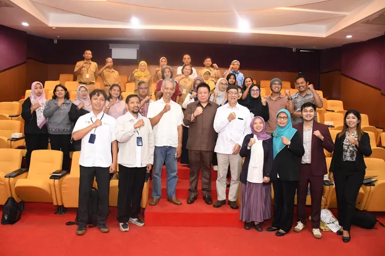 Perum Jasa Tirta bersama JKPKA usai melakukan sosialisai pemanfaatan air di Salatiga. (Jasa Tirta)