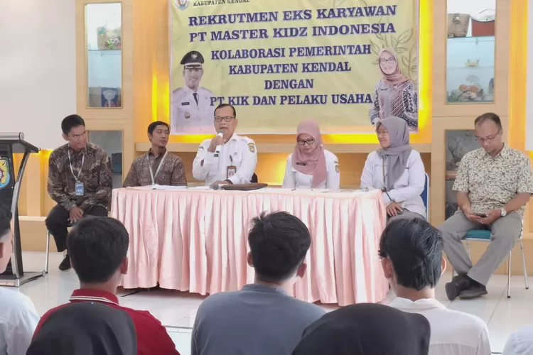 Rekruitmen eks karyawan PT Master Kidz Indonesia diAula Diperinaker Kendal Rabu 11 desember 2024.  (edi prayitno/kontributor kendal)