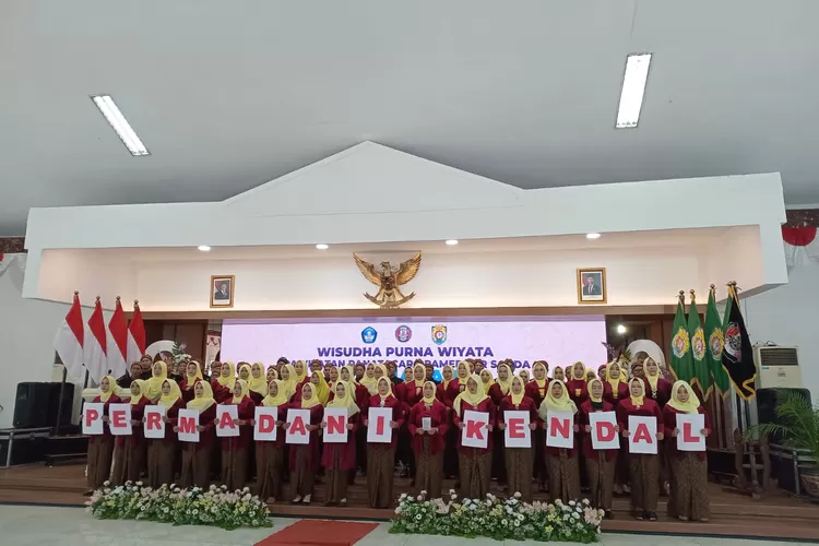 Peserta wisuda purna wiyata, &nbsp;pawiyatan pamedhar sabdha dan panatacara angkatan&nbsp; ke 49 dan 50.  (Dokumen)