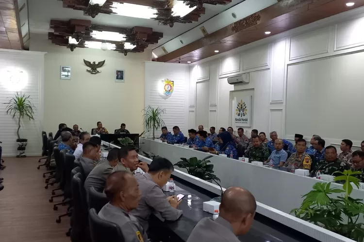 Rakor cipta kondisi  menjelang perayaan Natal 2024 dan Tahun Baru 2025 di Kabupaten Kendal Selasa 17 Desember 2024.  (edi prayitno/kontributor kendal)