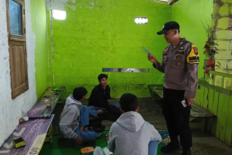 Polsek Patean gencarkan operasi dan patroli untuk mencegah premanisme dan tawuran serta tindak kriminal lainnya.  (edi prayitno/kontributor kendal)