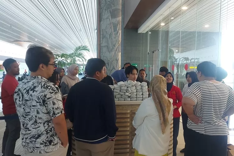 Penumpang Batik Air rute penerbangan Yogyakarta - Jakarta di Bandara YIA Delay 4 Jam