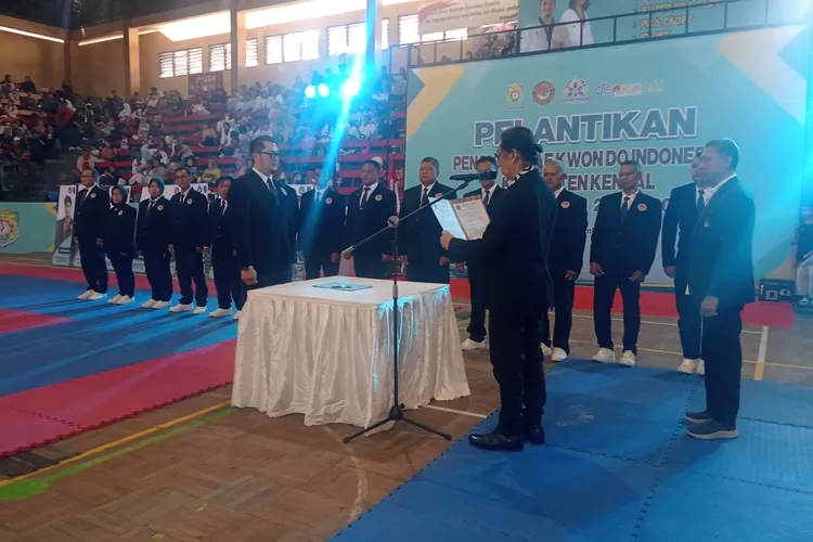 Pelantikan pengurus Taekwondo Kendal Periode 2024 &ndash; 2029 di GOR Bahurekso.  (dokumen)