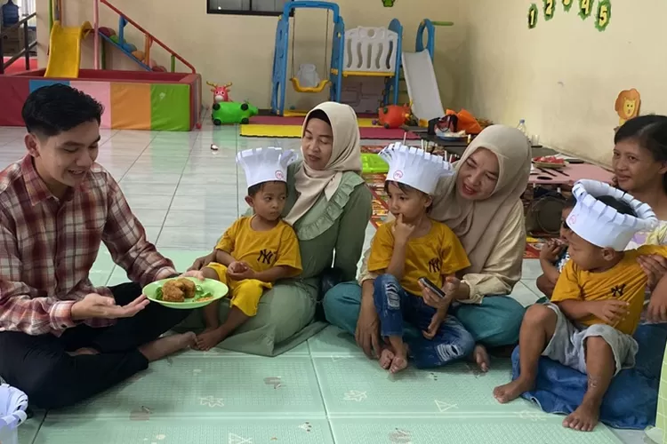 Ibu-ibu di Semarang masak bareng nugget lele bersama anak. Cooking class ini untuk memperingati Hari Ibu.  (Istimewa)