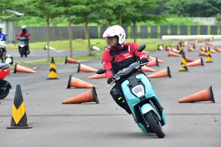 Harga Motor Listrik Honda ICON e dan Honda CUV e