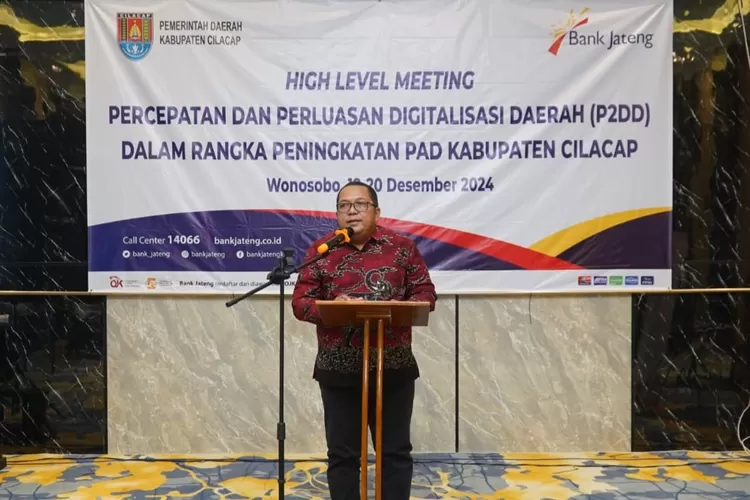 Pemimpin Bank Jateng Cabang Cilacap, Muhammad Ridowi, memberikan sambutan dalam acara High Level Meeting (HLM) percepatan dan perluasan digitalisasi daerah (P2DD) yang diselenggarakan di Wonosobo pada Kamis (19/12/2024).