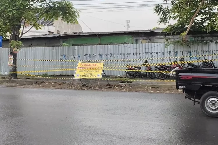 Lokasi yang dijadikan pembuangan sampah diberi tanda larangan buang sampah.  (edi prayitno/kontributor kendal)