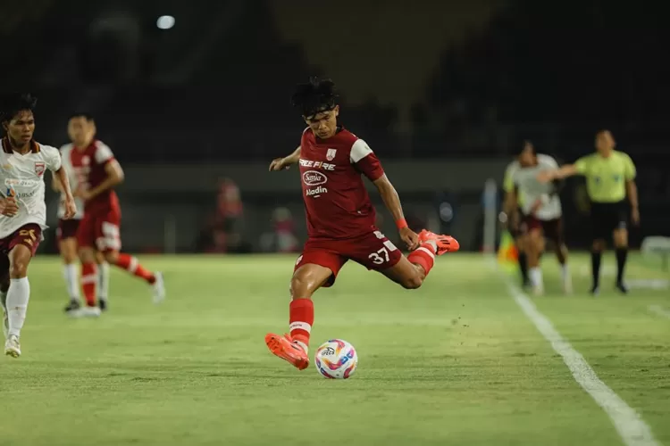 Faqih Maulana dipinjam PSIS Semarang dari Persis Solo untuk memperkuat sisi kiri.  (Persis)