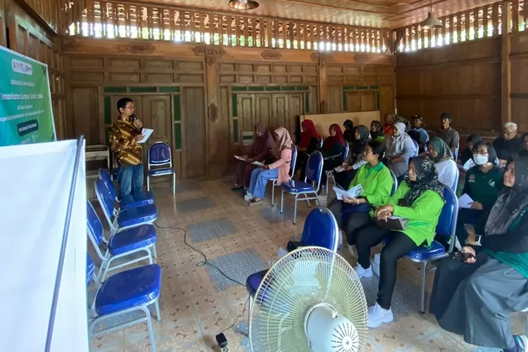 USM Ajari Warga Grobogan Cara Inovatif Pengering Maggot untuk Bank Sampah