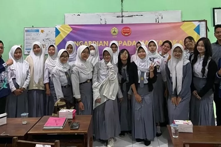 USM Sosilisasi Perlindungan Hukum Transaksi Online ke Siswa SMA Semarang