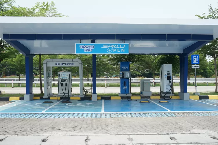 Jasa Marga Percepat Transisi Energi dengan SPKLU dan Panel Surya di Rest Area Travoy