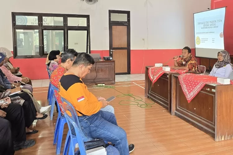 Tim PkM USM Sosialisasi Early Warning System Longsor di Kelurahan Ngemplak Simongan