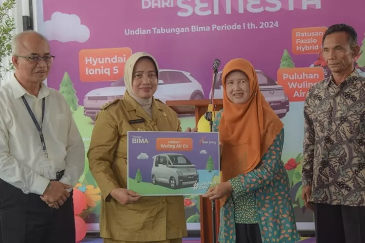 Bupati Purworejo Serahkan Hadiah Undian Tabungan Bima Bank Jateng.