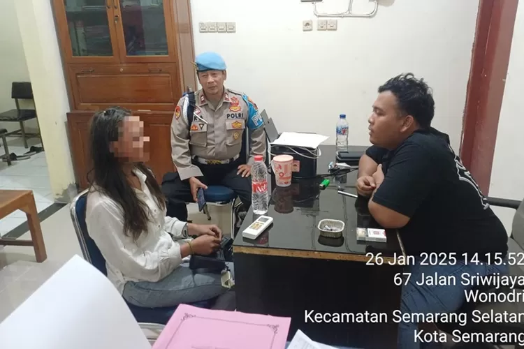 Ipda Arel, anggota polisi dari Polrestabes Semarang yang menggagalkan aksi percobaan lompat dari jembatan yang dilakukan oleh seorang perempuan.  (Istimewa)
