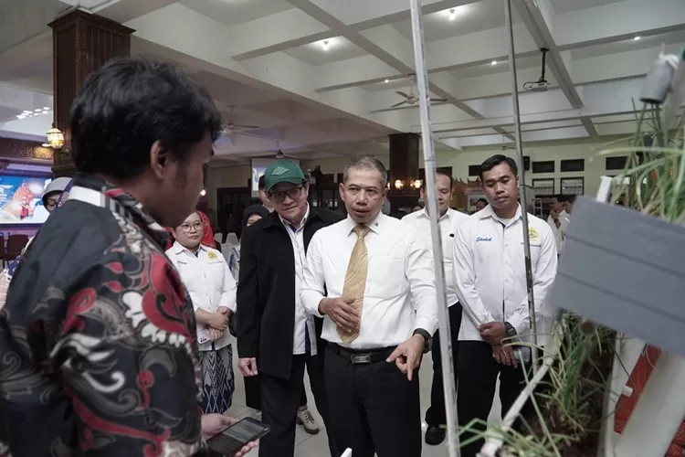 Rektor USM Kunjungi Expo KKN PPM ke-25