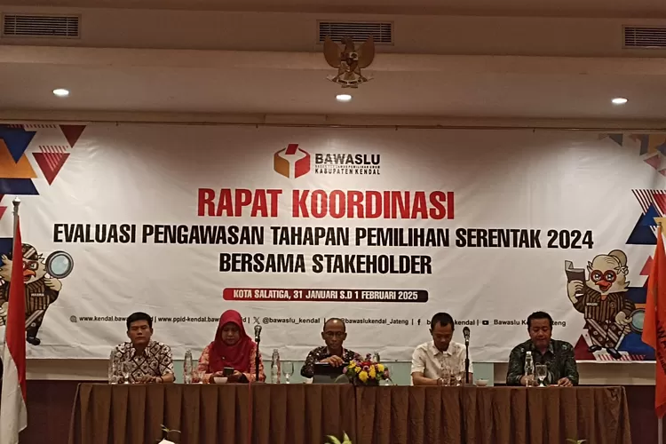 Rapat koordinasi evaluasi pengawasan tahapan pemilihan serentak 2024 bersama stakeholder.  (edi prayitno/kontributor Kendal)