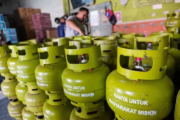 Surat edaran larangan penggunaan gas elpiji 3 kg untuk ASN Jawa Tengah. (ayobandung)