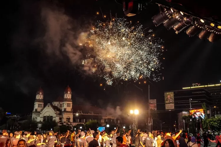 Momen Nataru ikut mendongkrak perekonomian di Jawa Tengah.  (Ayosemarang.com/ Audrian Firhannusa)