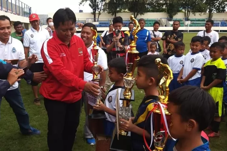 Supriyadi, calon Ketua Asosiasi (Askot) PSSI Semarang bertekad kembali menggairahkan kembali pembinaan sepakbola di Semarang.  (Istimewa)